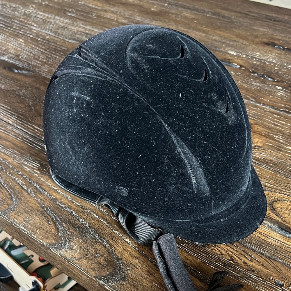 Black Velvet Ovation Competitor riding helmet size S/M 52-56